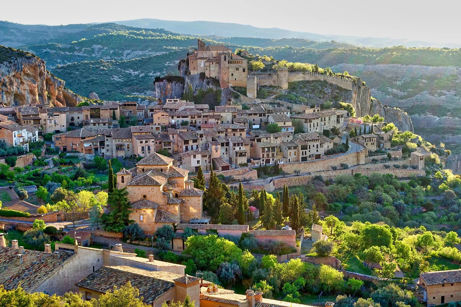 Mediterrane Stadt auf dem Hügel